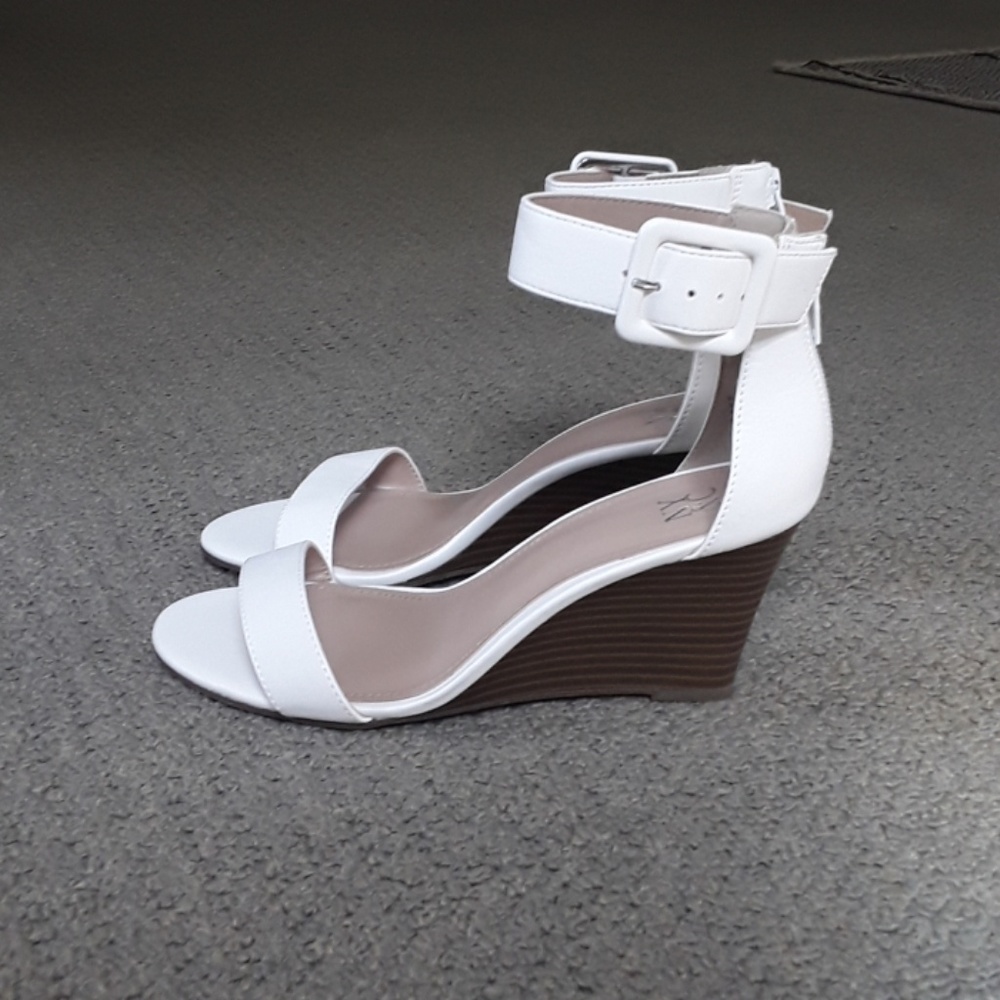 NEW white NY&C Ankle-Strap Wedge Sandal